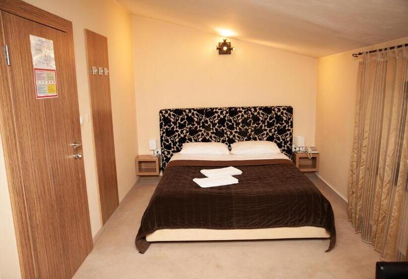 اتاق استاندارد, Paquito