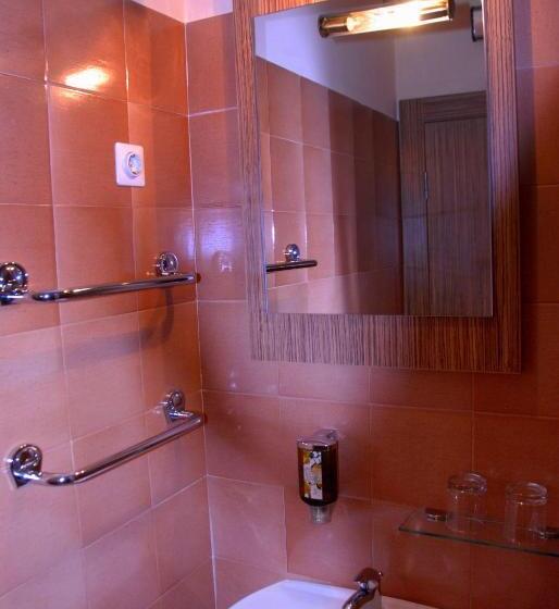 اتاق راحتی, Paquito