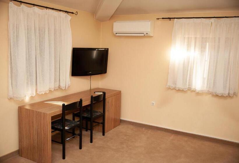 اتاق راحتی, Paquito