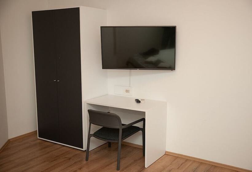 اتاق راحتی, Paquito