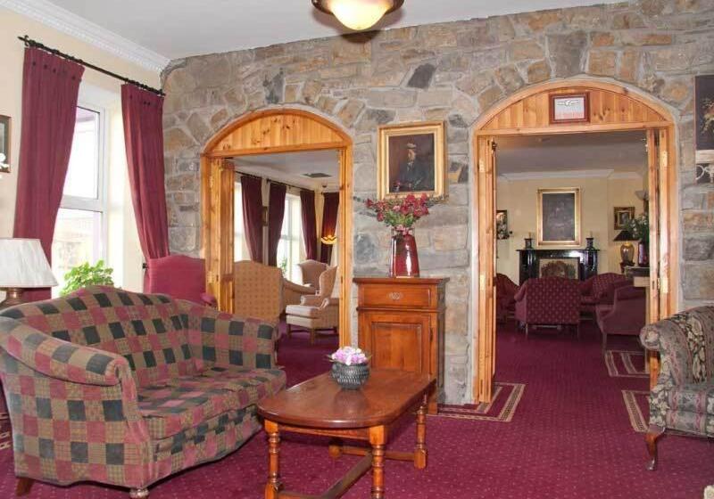 غرفة قياسية مطلّة علي البحر, Fitzgeralds