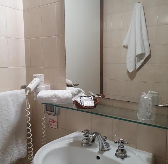 标准单人间, Le Tre Isole