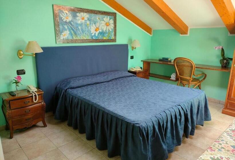 スタンダードトリプルルーム, Lion