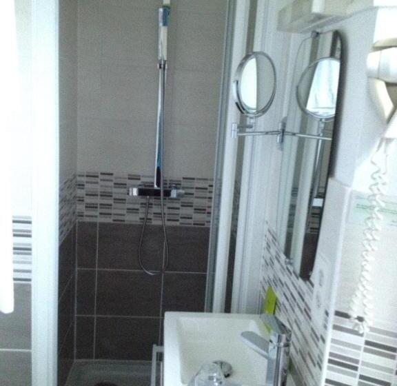 חדר סטנדרט לשלושה, Logis   Hôtel & Restaurant Moulin Des Forges