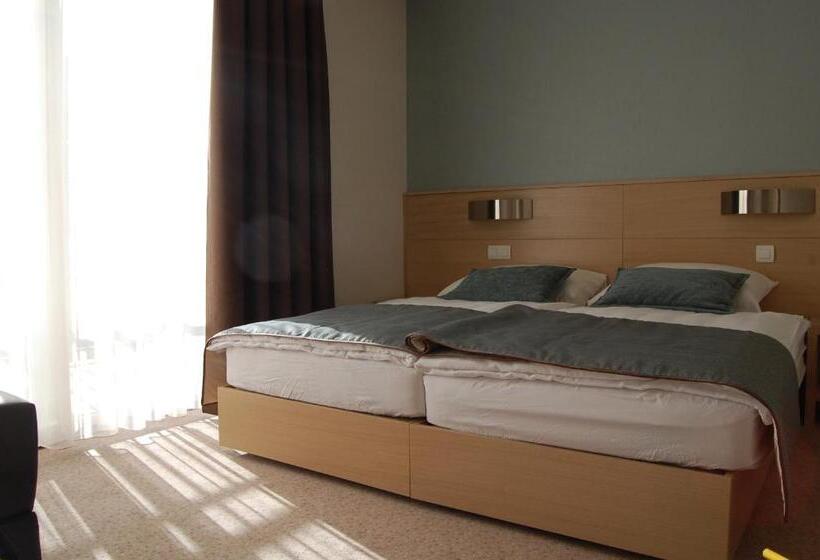 اتاق استاندارد با بالکن, Mangart