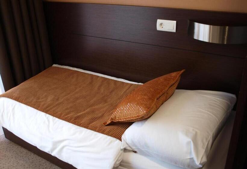 اتاق استاندارد سه تخته با بالکن, Mangart