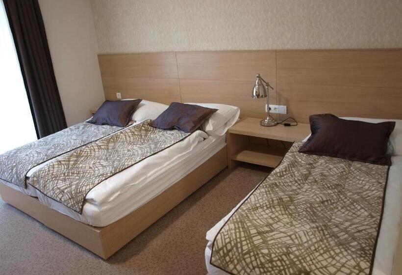 اتاق استاندارد سه تخته با بالکن, Mangart