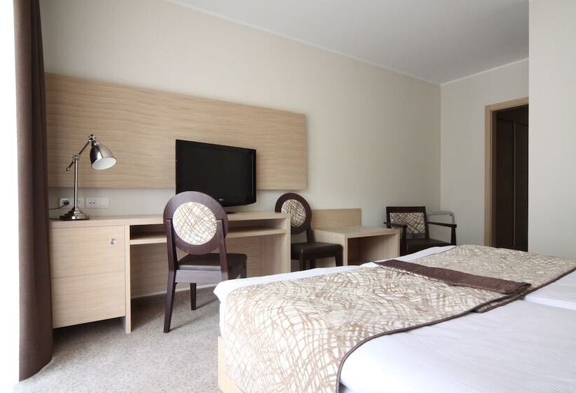 اتاق استاندارد با چشم‌انداز کوهستان, Mangart