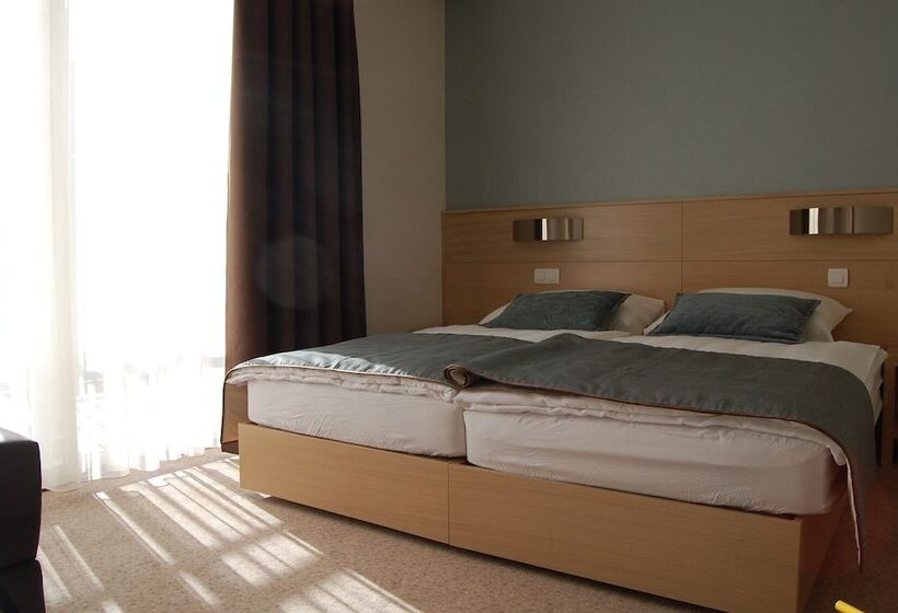 اتاق استاندارد با چشم‌انداز کوهستان, Mangart