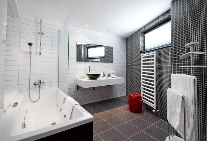 带海景的行政套房, Medinn Boutique