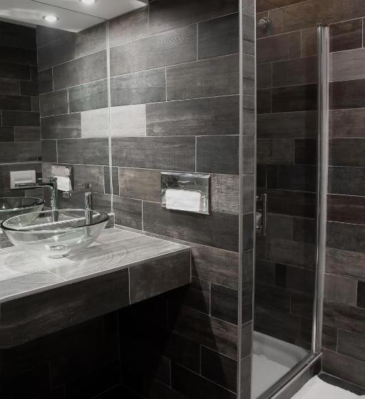 单人经济间, Nota Bene