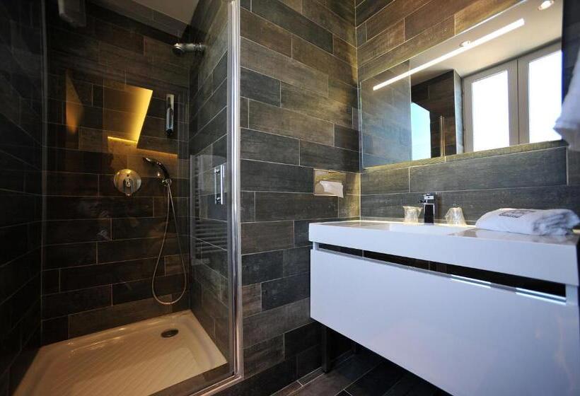 尊贵房, Nota Bene