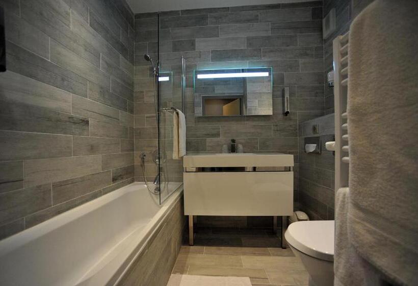 尊贵房, Nota Bene