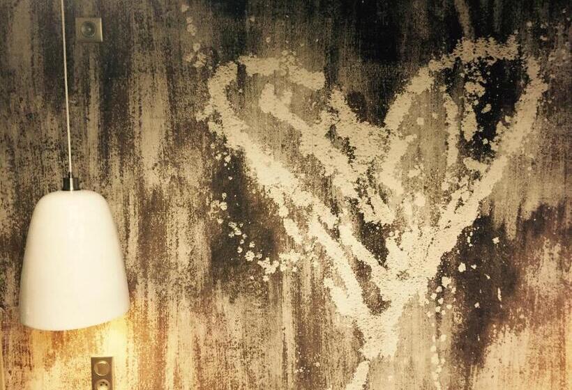 尊贵房, Nota Bene