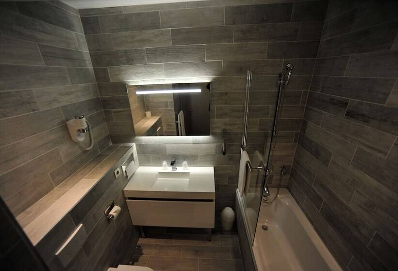 标准间, Nota Bene