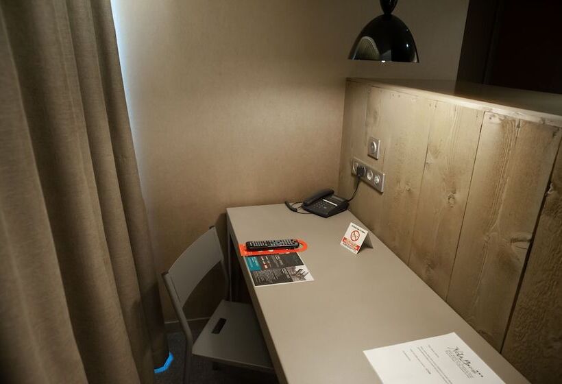 标准间, Nota Bene