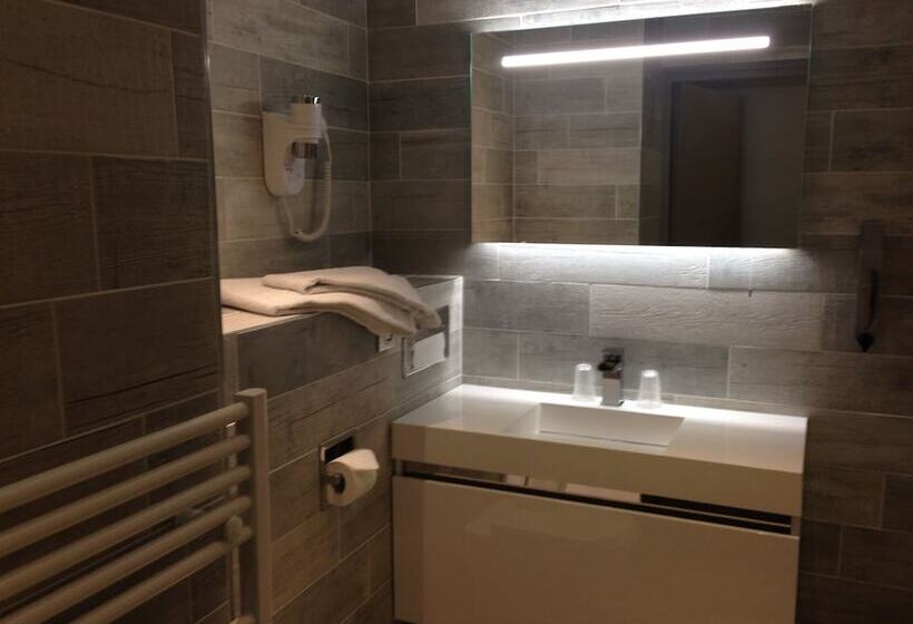 标准间, Nota Bene