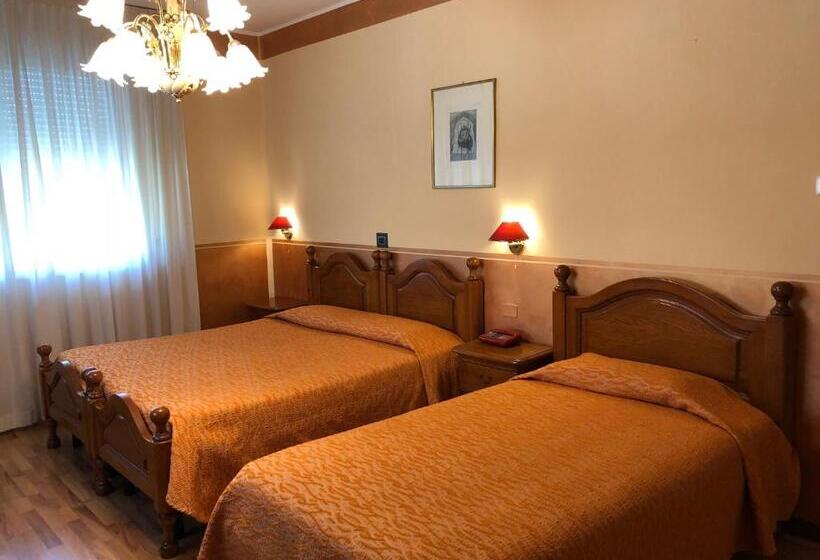 غرفة قياسية ثلاثية, Victoria