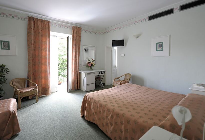 스탠다드 트리플 룸, Villa Belvedere