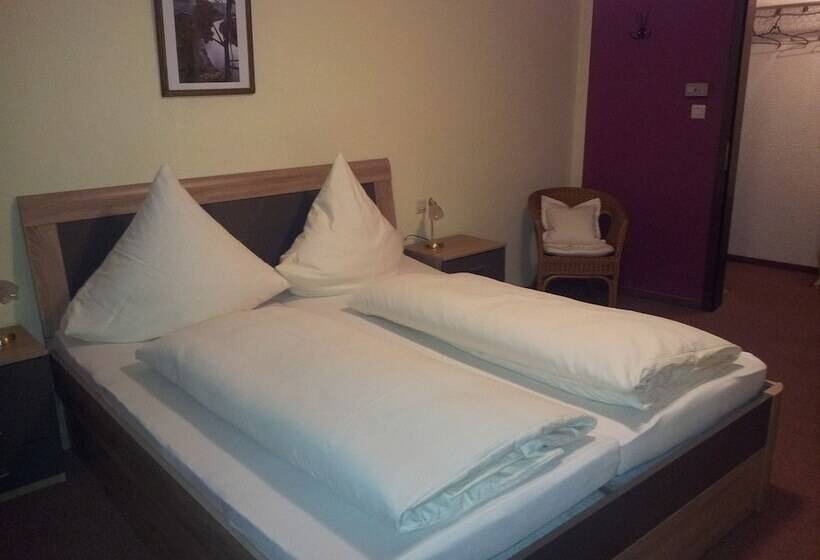 Pokój Standard, Zur Winzergenossenschaft