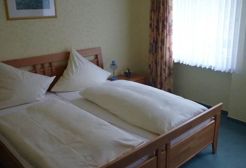 Pokój Standard, Zur Winzergenossenschaft