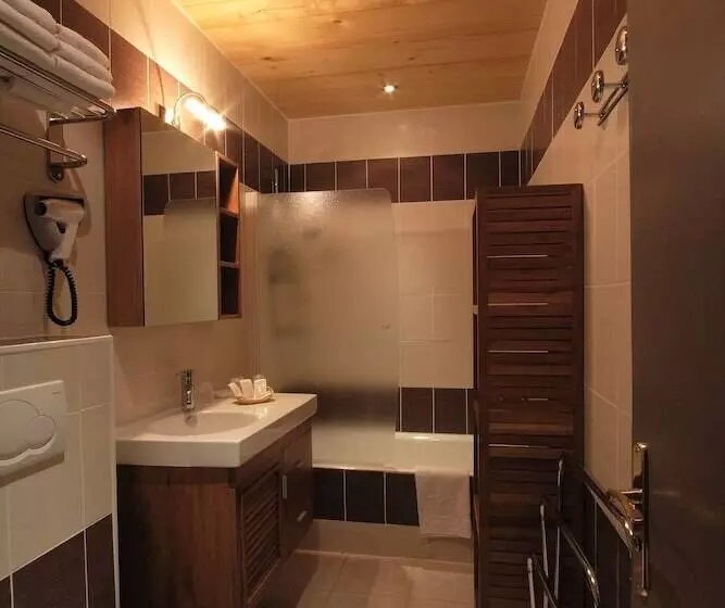スタンダード４人部屋, Logis Hotel & Spa Beau Site