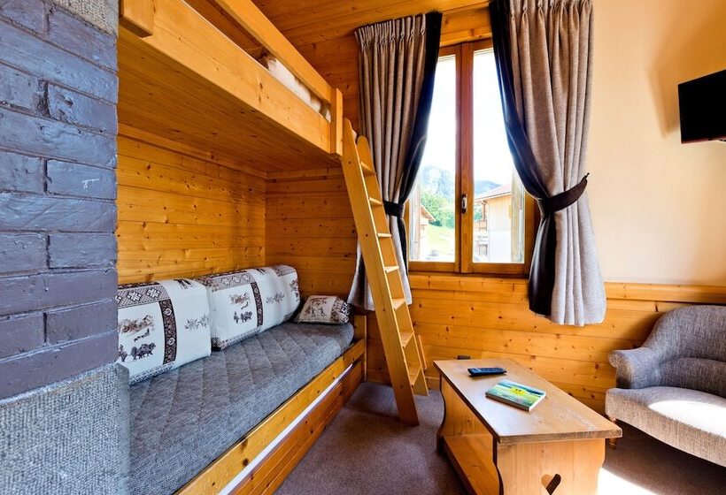 غرفة قياسية رباعية, Logis Hotel & Spa Beau Site