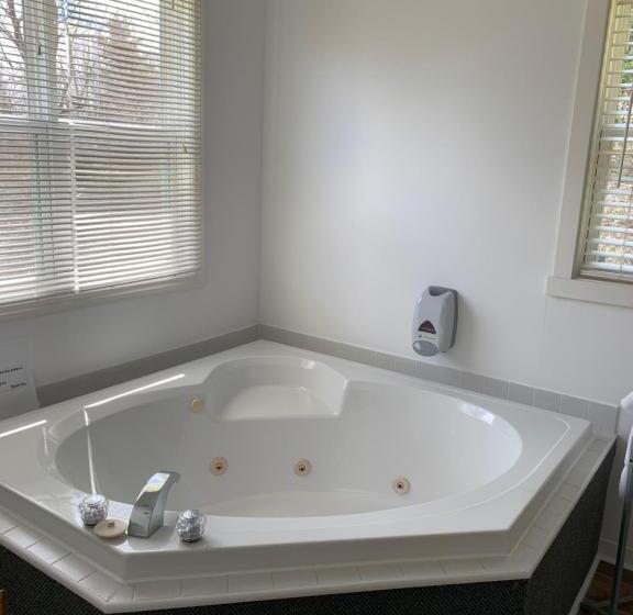 جناح سرير كينج, The Lionstone Inn Motel And Cottages