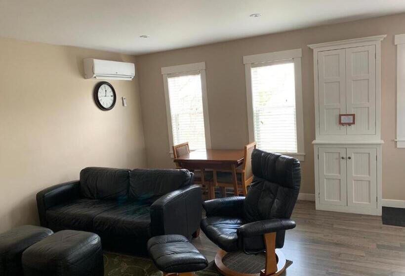 بنجلو ديلوكس, The Lionstone Inn Motel And Cottages