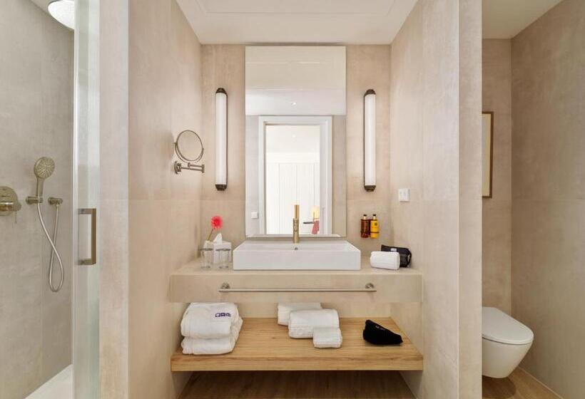 سوییت جونیور, H10 Croma Malaga