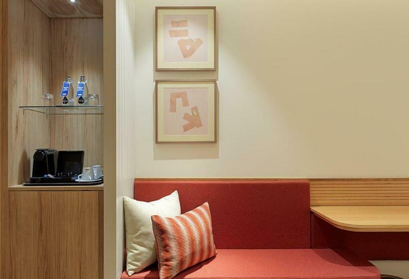 سوییت جونیور, H10 Croma Malaga