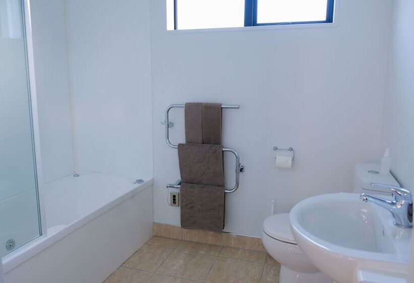 标准工作室, Asure Central Gold Motel Cromwell