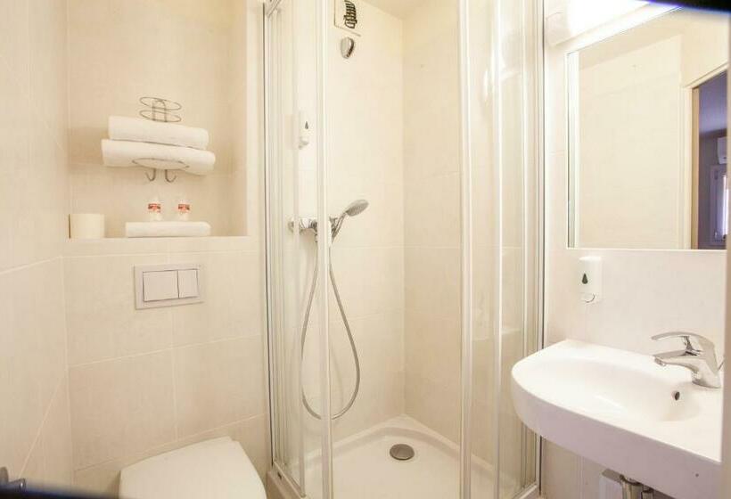 Номер Стандарт, Best Hotel Lyon   Saint Priest