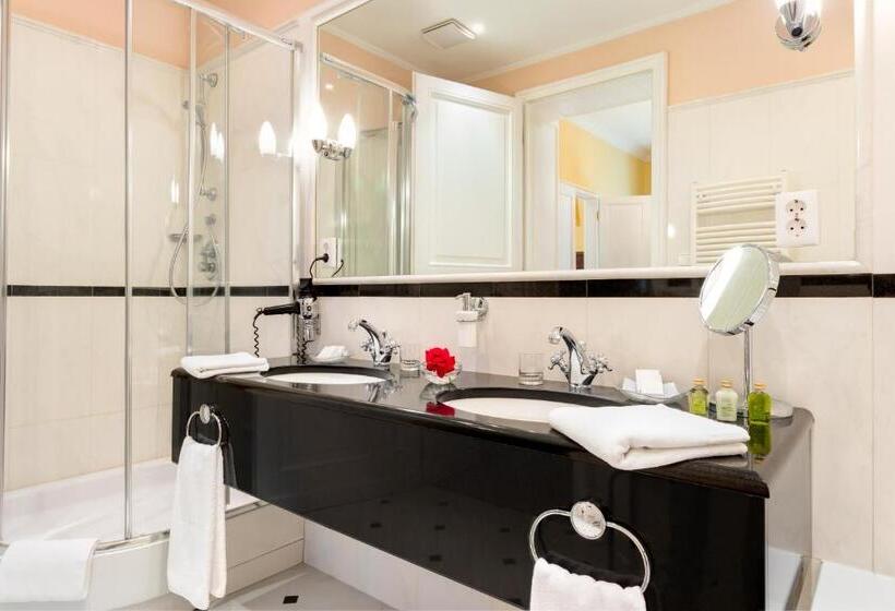 סוויטה עם מרפסת, Castle Hotel Grof Degenfeld Superior