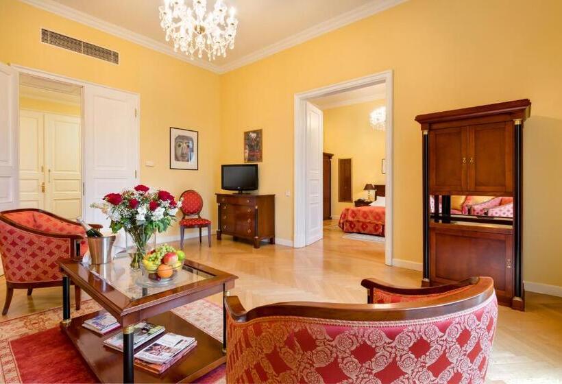 סוויטה עם מרפסת, Castle Hotel Grof Degenfeld Superior