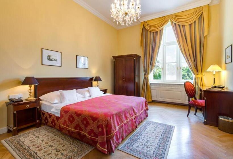 סוויטה עם מרפסת, Castle Hotel Grof Degenfeld Superior