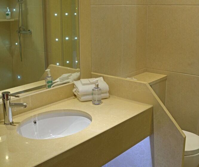 スタンダードルーム, Four Seasons Hotel & Leisure Club