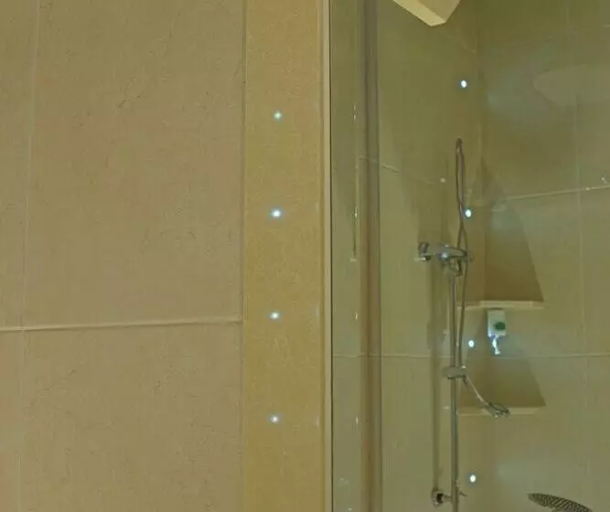 スタンダードルーム, Four Seasons Hotel & Leisure Club