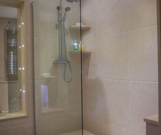 Номер Стандарт, Four Seasons Hotel & Leisure Club