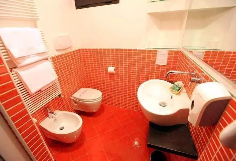 اتاق استاندارد یک نفره, Albergo Miramonti