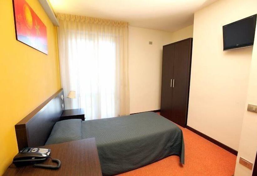 اتاق استاندارد یک نفره, Albergo Miramonti