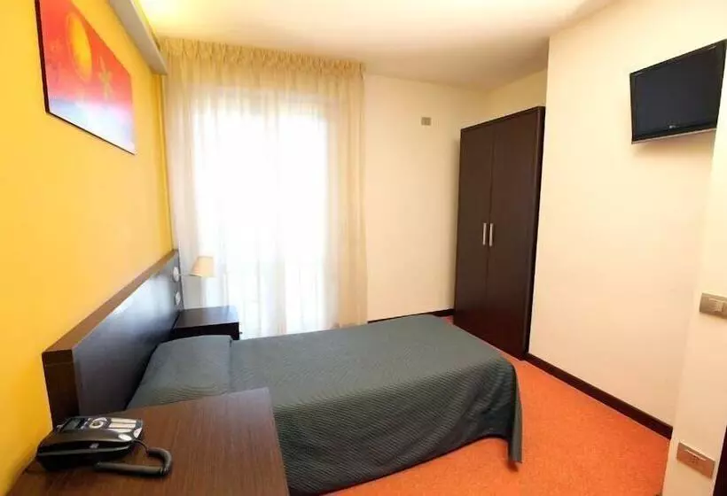 اتاق استاندارد یک نفره, Albergo Miramonti