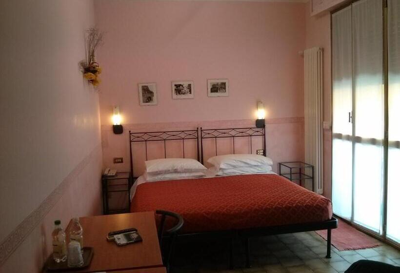 חדר סטנדרט, Astoria