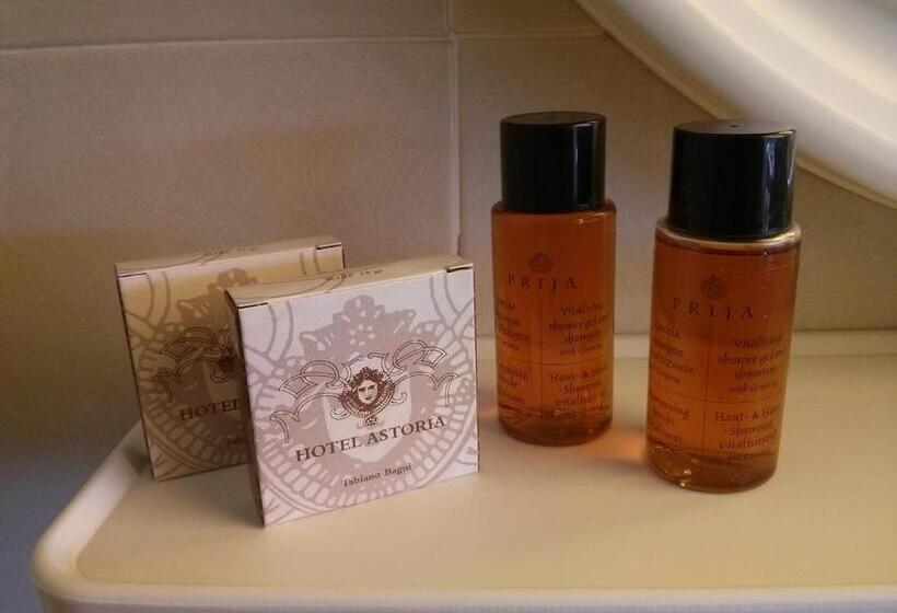 חדר סטנדרט לשלושה, Astoria