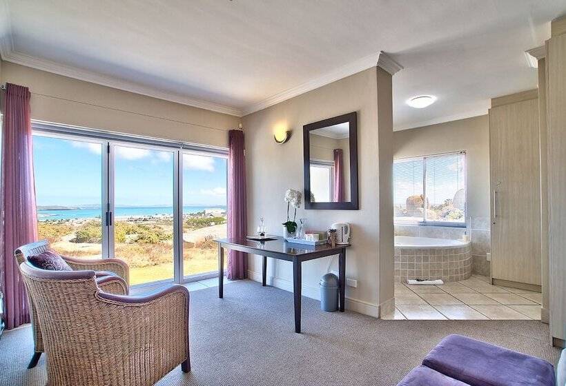 디럭스 룸, At The Rocks