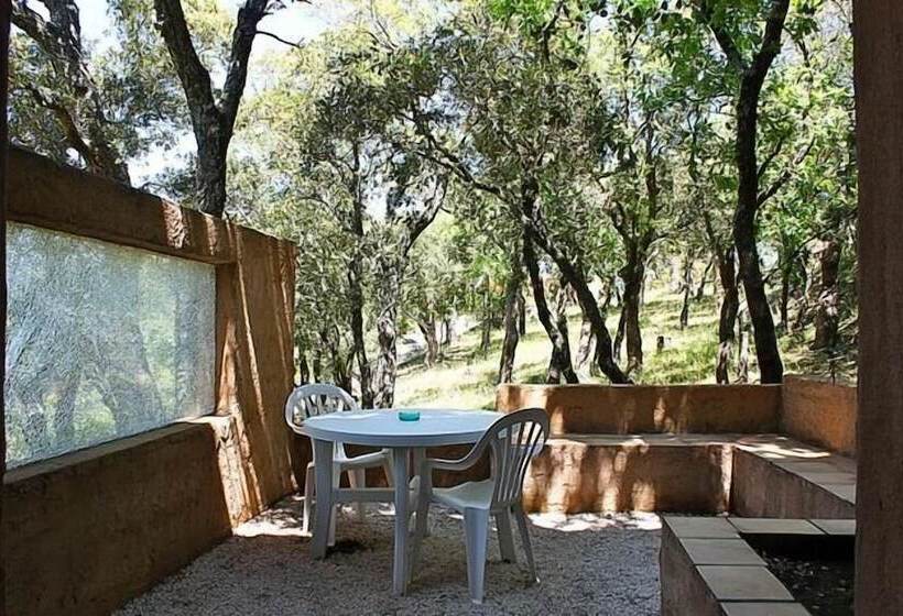 غرفة قياسية ثلاثية, Athénopolis