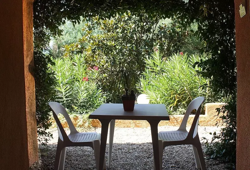 Quarto Standard Piso Térreo, Athénopolis