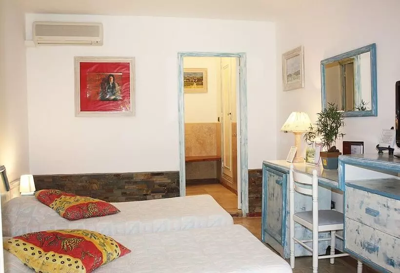 Quarto Standard Piso Térreo, Athénopolis