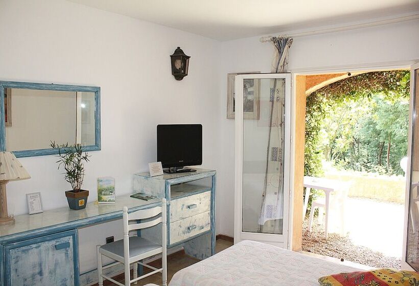 غرفة قياسية بالطابق الأرضى, Athénopolis