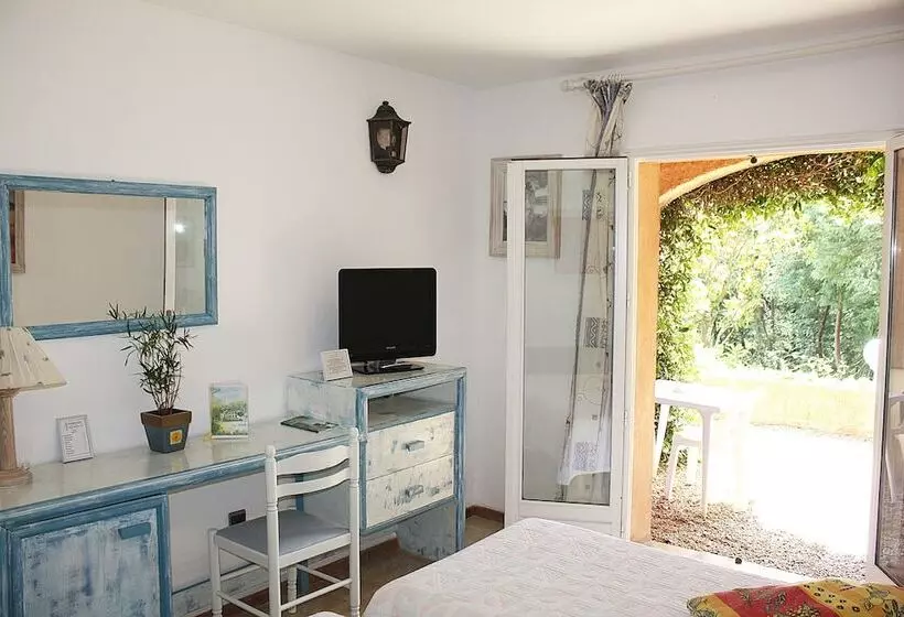 Quarto Standard Piso Térreo, Athénopolis